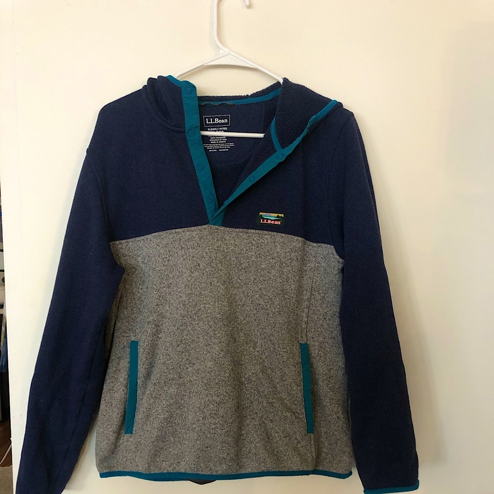 Men’s LL Bean hooded pullover